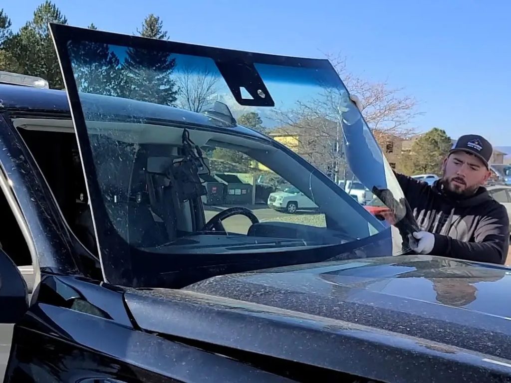 Process of Replacing Windshield