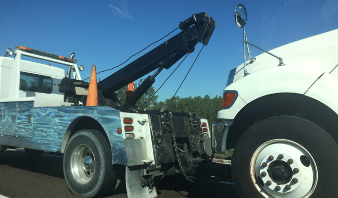 Flatbed Tow Truck vs Hook and Chain: Which Is Better?
